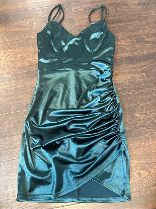 Lucy in the Sky Dresses & Skirts - LUCY IN THE SKY Juniors small Satin Ruched Bodycon Dress in Emerald Green